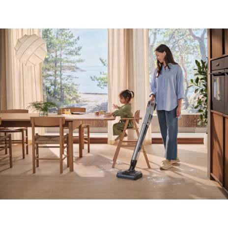ELECTROLUX EFW81713 3-in-1 wet & dry cordless cleaner
