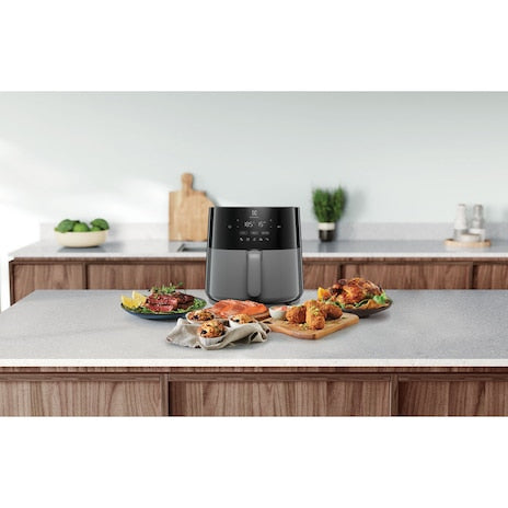 ELECTROLUX E5AF1-600P 5L UltimateTaste 500 air fryer