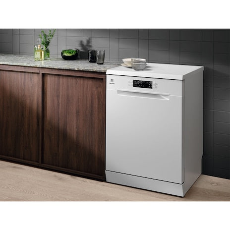 ELECTROLUX ESA47200SW (White) freestanding dishwasher  with 13 place settings