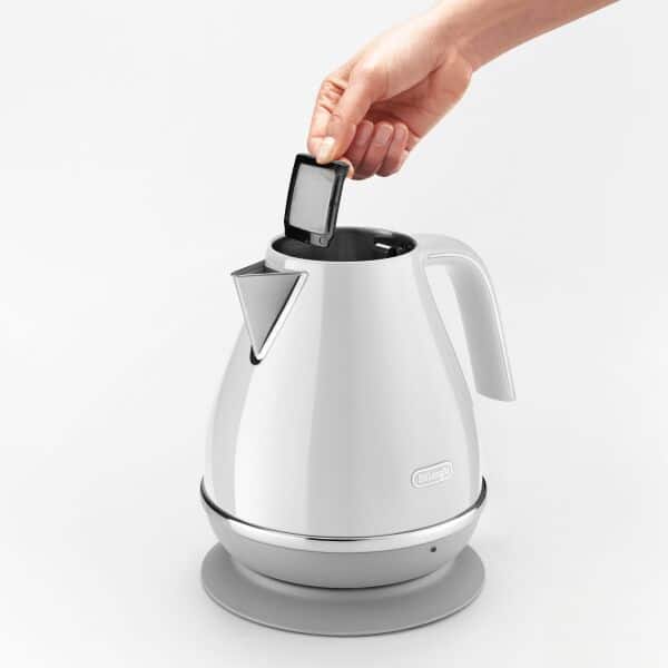 DELONGHI KBOC2001.W / KBOC2001.BL Icona Capitals Kettles