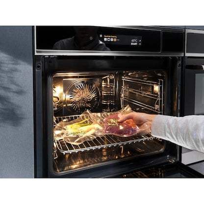 ELECTROLUX KOAAS31X 60cm UltimateTaste 900 built-in single oven with 70L capacity